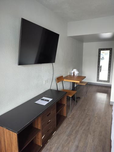King Room at Bel Aire Motel Missoula, photo 3