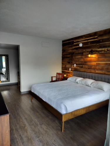 Two-Bedroom Suite at Bel Aire Motel Missoula, photo 2