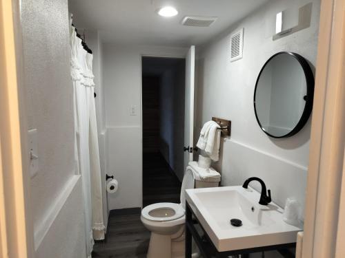Two-Bedroom Suite at Bel Aire Motel Missoula, photo 4